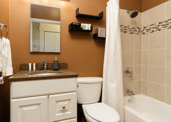 Wicker Park 2br Near Milwaukee Ave Apartment Chicago