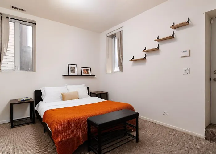Apartment Wicker Park 2br Near Milwaukee Ave *