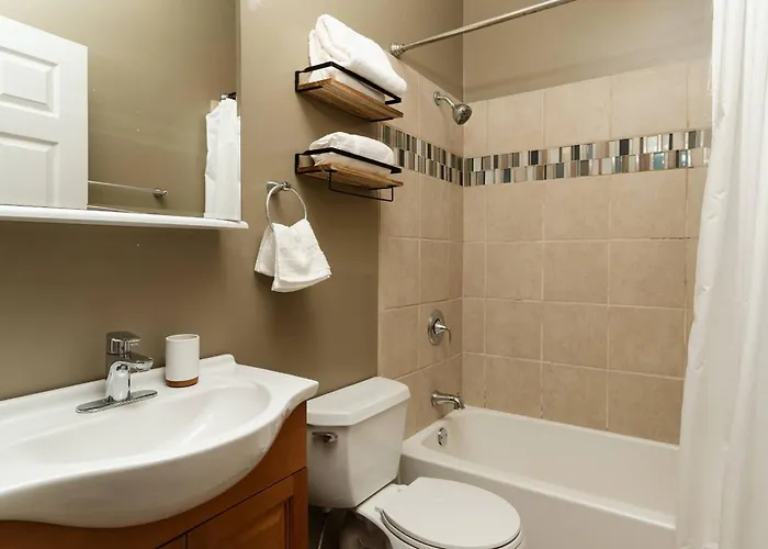 Wicker Park 2br Near Milwaukee Ave Apartment