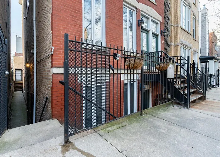 Apartment Wicker Park 2br Near Milwaukee Ave *