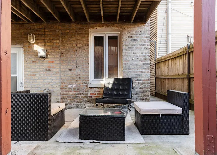 Wicker Park 2br Near Milwaukee Ave Chicago